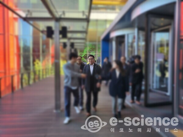 주가조작 근절 합동대응단 이승우 단장이 압수수색을 진행한 후 기자들의 질문에 답변하고 있다. (사진=이코노미사이언스DB)