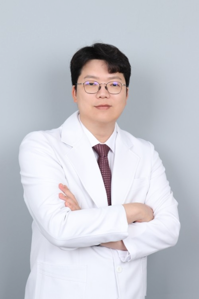 김동현 원장 (사진= 디에이성형외과의원)