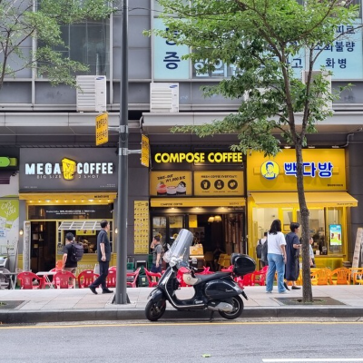저가 커피 빅4, 메가·컴포즈·빽다방·매머드...본사 매출 최대 464%↑, ... - 뉴스 썸네일 이미지